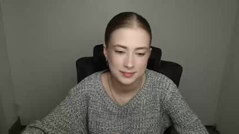 Emelie online show from September 2025 05:20:01 AM
