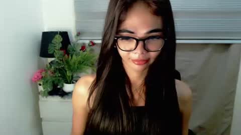 Snapshot of mysticofcum22 chatting on November 2025 04:45:02 AM Krestine online show from November 2025 04:45:02 AM