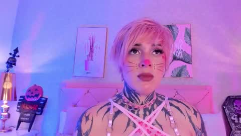 Misteika online show from October 2025 01:01:02 PM