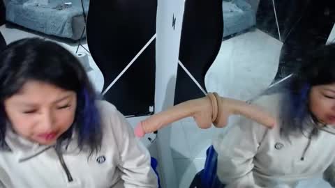 Nadriah  online show from November 2025 05:50:02 AM