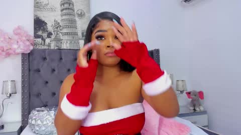 NahiaraReina  online show from December 2024 04:29:02 PM