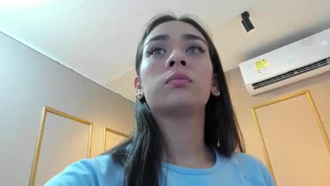 Snapshot of nahimithompson chatting on November 2025 07:12:01 PM Nahimi online show from November 2025 07:12:01 PM