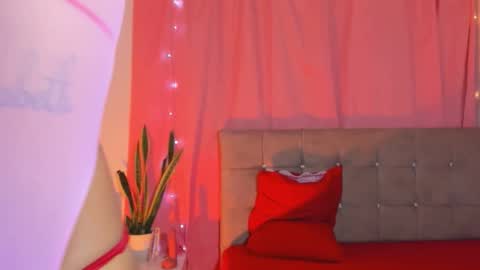 Snapshot of nahomi28 chatting on November 2025 08:51:01 PM Naomi online show from November 2025 08:51:01 PM