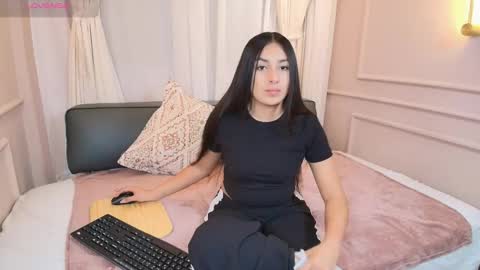 Nahomi online show from November 2025 07:45:02 PM