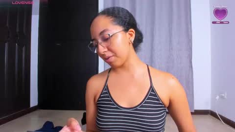 Snapshot of nahomi_miller_ chatting on October 2025 01:11:01 AM Laura online show from October 2025 01:11:01 AM