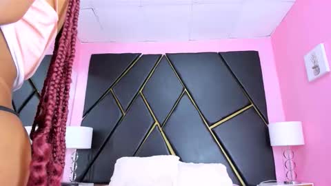 Snapshot of nahomi_tyler chatting on October 2025 02:35:02 PM Nahomy online show from October 2025 02:35:02 PM