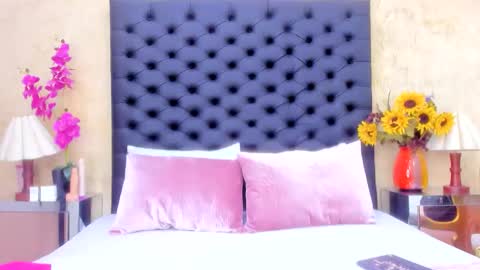 Snapshot of nahomiwhitel_ chatting on October 2025 05:32:01 PM Nahomi online show from October 2025 05:32:01 PM