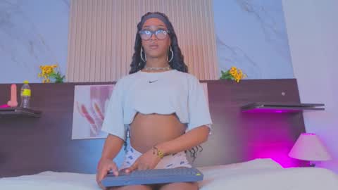 Snapshot of nahomy_james25 chatting on October 2025 10:40:02 PM nahomy_james25 online show from October 2025 10:40:02 PM