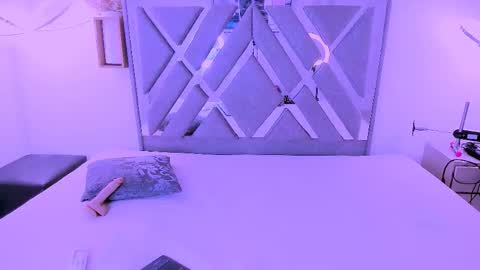 Nahomy online show from October 2025 07:36:01 PM