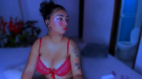 Nahomy online show from November 2025 05:40:01 AM