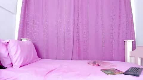 Snapshot of nahomy_smiith_ chatting on November 2025 06:43:02 PM nahomy_smiith_ online show from November 2025 06:43:02 PM