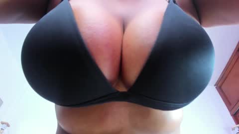 Snapshot of nahomygrey_ chatting on September 2025 08:12:02 PM Nahomy online show from September 2025 08:12:02 PM