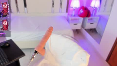 Snapshot of nahomyroberts chatting on October 2025 12:23:02 PM Nahomy Roberts online show from October 2025 12:23:02 PM