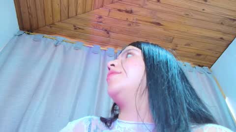 Naia x online show from September 2025 07:40:02 PM