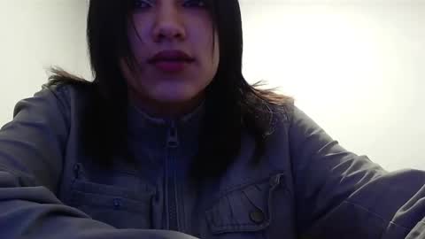 naiakit18 online show from January 2025 10:04:02 PM