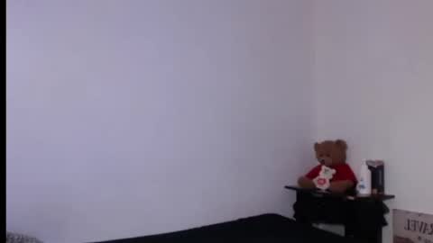 naiakit18 online show from March 2025 10:27:02 PM