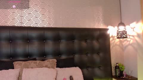 Snapshot of naiaramasson_ chatting on September 2025 12:06:01 PM naiaramasson_ online show from September 2025 12:06:01 PM