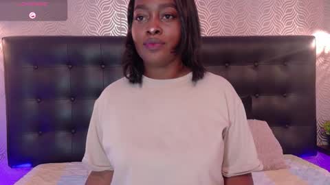 Snapshot of naiaramasson_ chatting on September 2025 12:21:01 PM naiaramasson_ online show from September 2025 12:21:01 PM