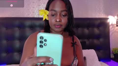 Snapshot of naiaramasson_ chatting on October 2025 12:12:02 PM naiaramasson_ online show from October 2025 12:12:02 PM