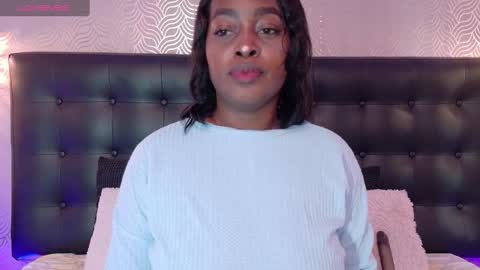 Snapshot of naiaramasson_ chatting on October 2025 12:02:01 PM naiaramasson_ online show from October 2025 12:02:01 PM