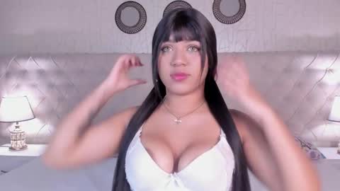naiavelour online show from September 2025 08:30:01 PM