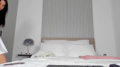 nakedjewel online show from March 2025 01:06:01 AM