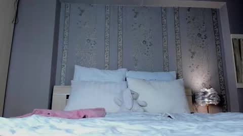 nakedjewel online show from September 2025 07:14:02 PM