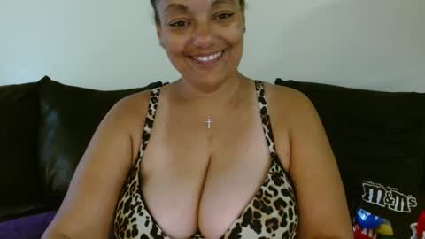 Snapshot of nala_thickk chatting on October 2025 05:43:01 PM Nala Thickk online show from October 2025 05:43:01 PM