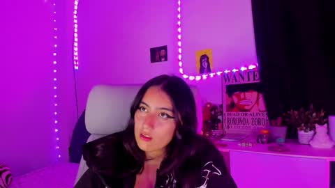 nami_white online show from October 2025 04:32:01 AM