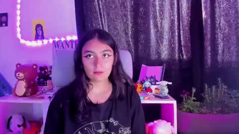 nami_white online show from October 2025 06:06:01 PM