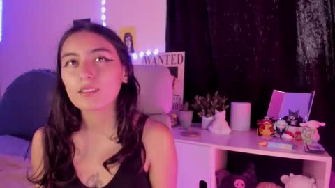 nami_white online show from October 2025 10:18:02 PM