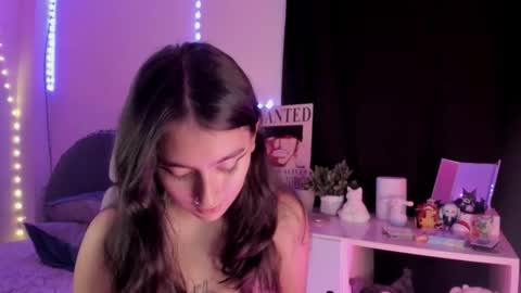 nami_white online show from October 2025 01:37:01 AM