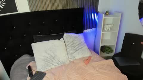 NANY online show from October 2025 04:21:01 AM