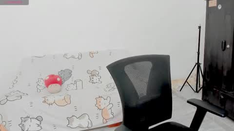 Snapshot of naoko_uwu chatting on November 2025 10:10:02 PM Naoko online show from November 2025 10:10:02 PM