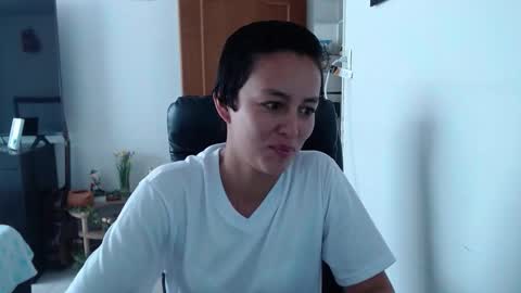 Snapshot of naomi_l0ve chatting on October 2025 05:12:02 PM Lucy online show from October 2025 05:12:02 PM