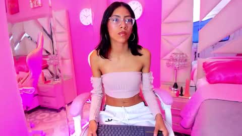 naomi_sara online show from September 2025 07:14:01 PM