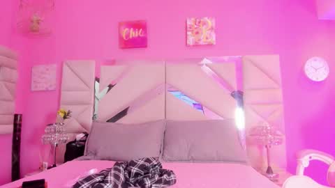 naomi_sara online show from September 2025 07:26:02 PM