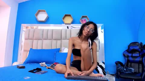 naomi_sara online show from September 2025 07:39:02 PM