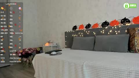 Naomi online show from October 2025 04:09:02 PM