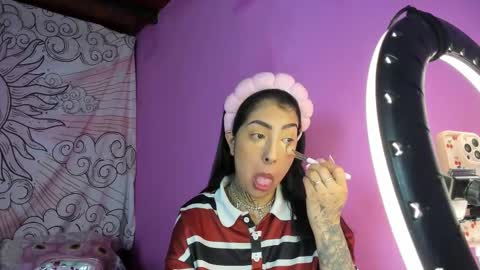 my main account is missnickeloo online show from September 2025 07:06:02 PM