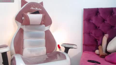 Isabella online show from December 2024 07:40:02 PM