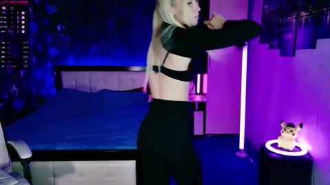 Snapshot of naomihita chatting on November 2025 05:00:02 PM naomihita online show from November 2025 05:00:02 PM