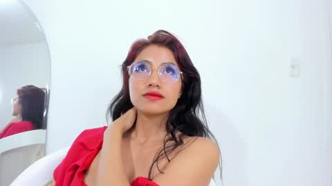 naomiiii   online show from January 2025 01:43:02 AM