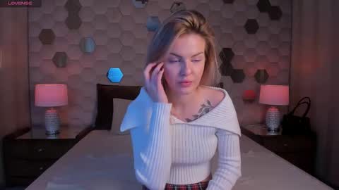 Naomi online show from October 2025 07:23:02 PM