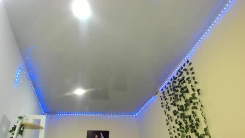 naomy online show from December 2024 01:42:01 AM