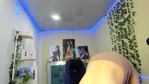 naomy online show from December 2024 02:01:02 AM