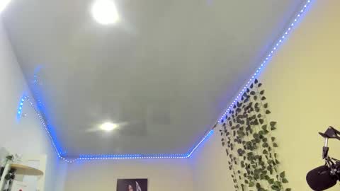 naomy online show from December 2024 01:47:01 AM