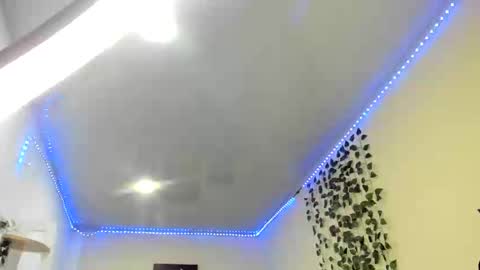 naomy online show from January 2025 02:35:02 AM