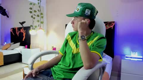 Nascary Fox online show from October 2025 08:31:01 PM