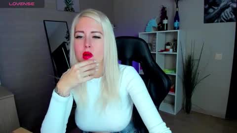 Snapshot of nastasya_cute chatting on October 2025 01:39:03 AM Nastya online show from October 2025 01:39:03 AM